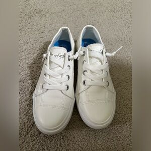NEW BLOWFISH WHITE SNEAKERS